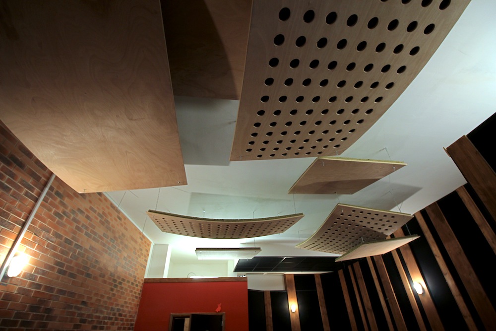 Le plafond de la salle principale du studio
