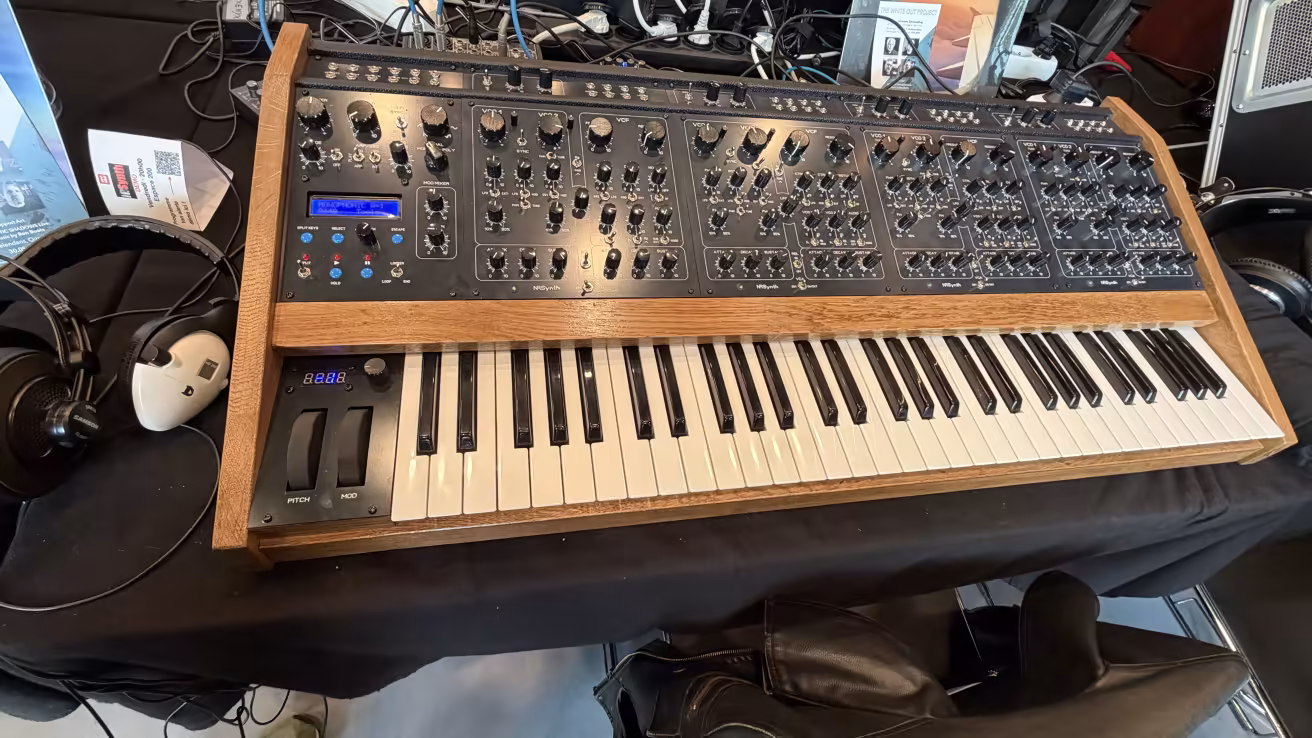 
<span>NRSynth Quatuor : La légende Oberheim Four-Voice renaît de ses cendres</span>
