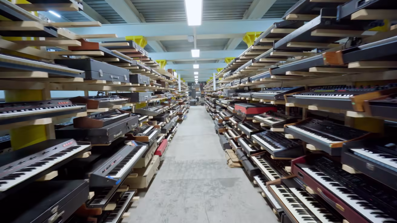 
<span>La plus grosse collection de synthés au monde</span>
