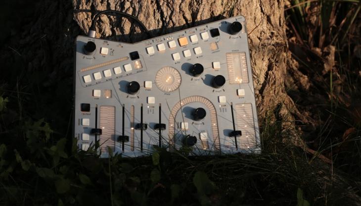 emission-397-live-vignette-site.jpg Atrium