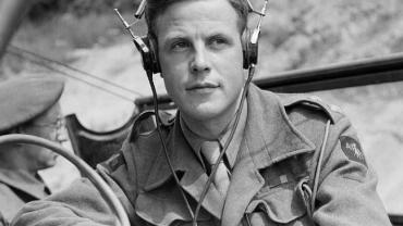 lieutenant_peter_handford_a_sound_recordist_with_the_army_film_unit_poses_with_his_equipment_after_the_end_of_hostilities_in_1945._bu8364.jpg